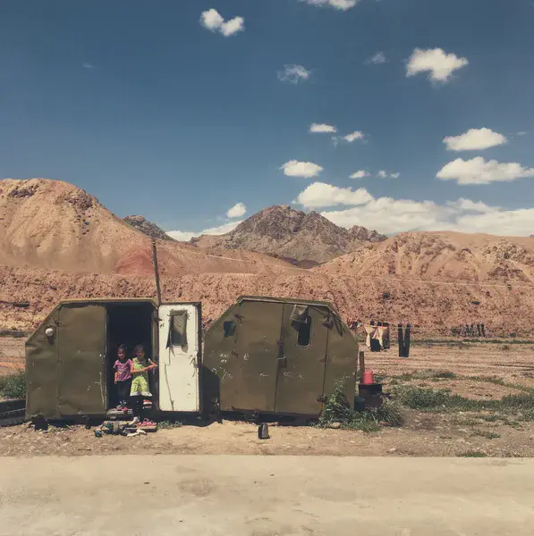 Siblings - Life by the Border