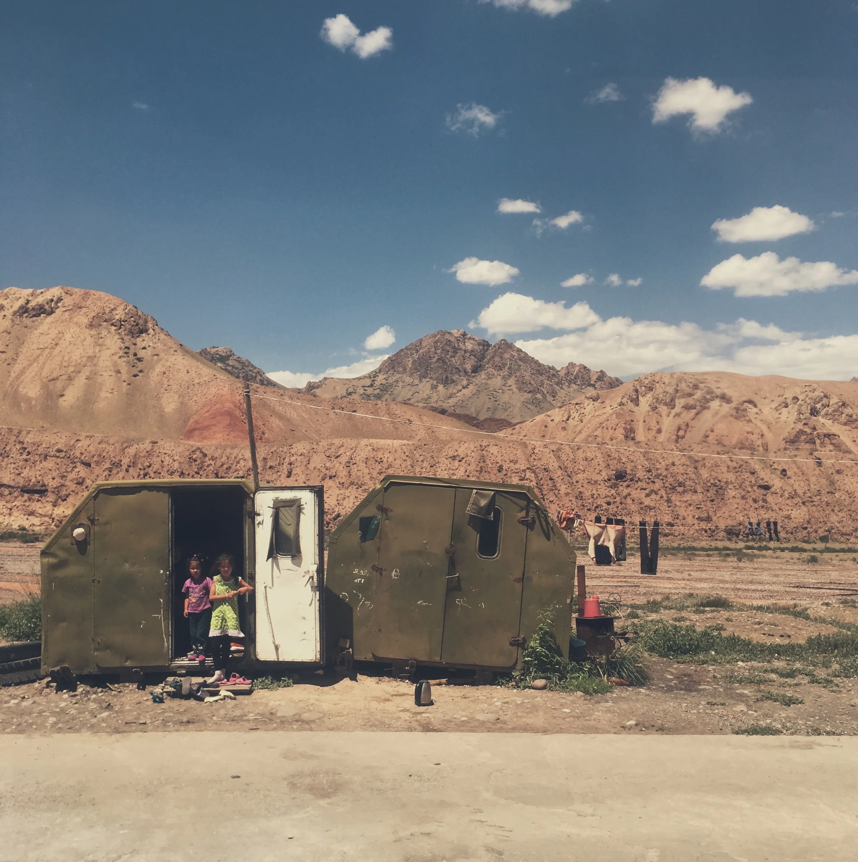 Siblings - Life by the Border