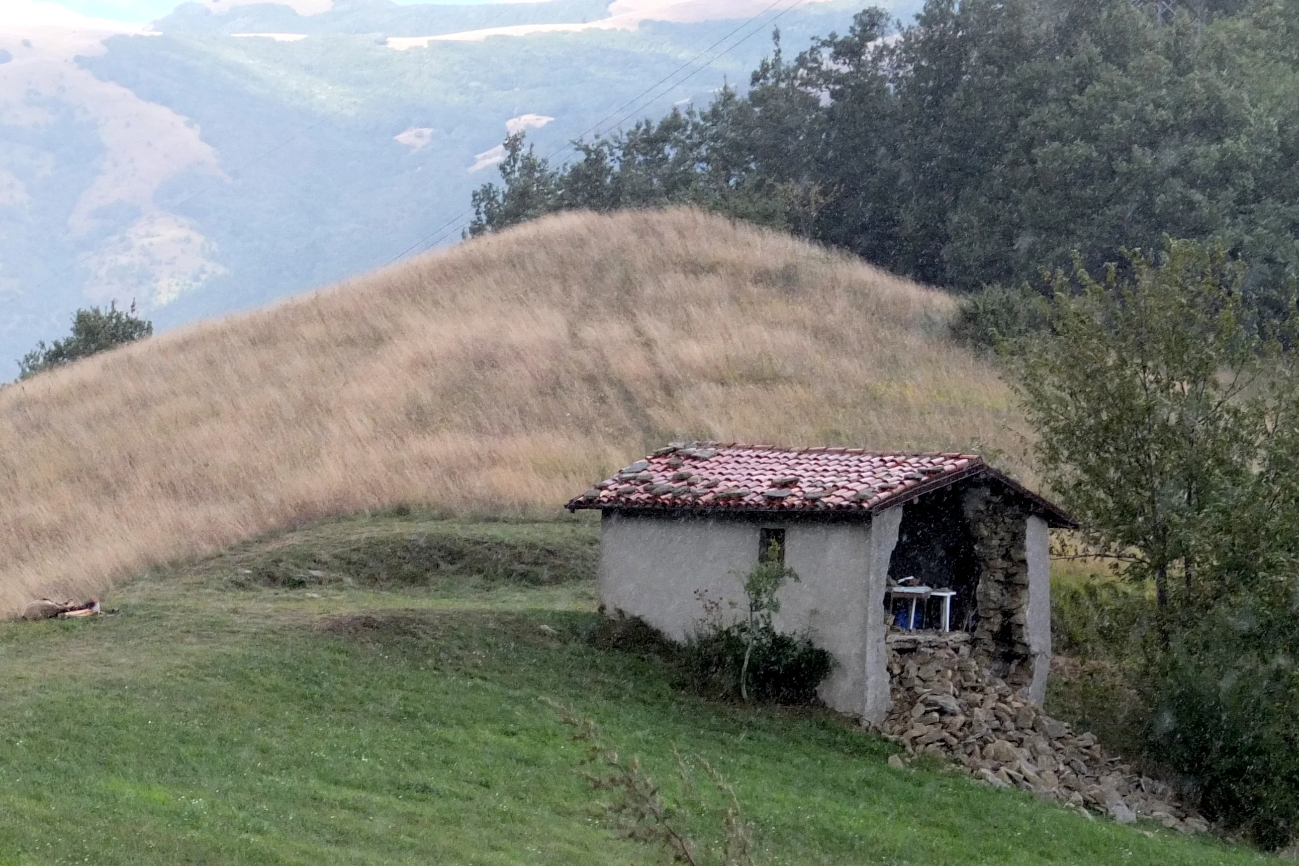 Earthquake effects on country house