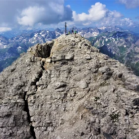 Preparing rock slope failure at the Hochvogel