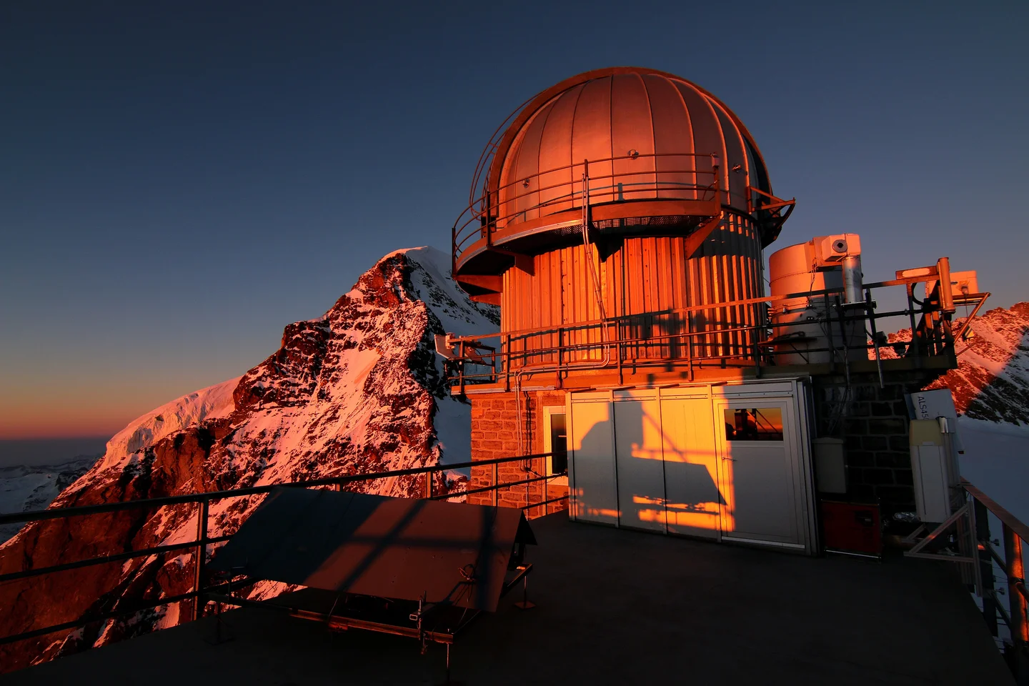 Sunset at the Sphinx high altitude Observatory