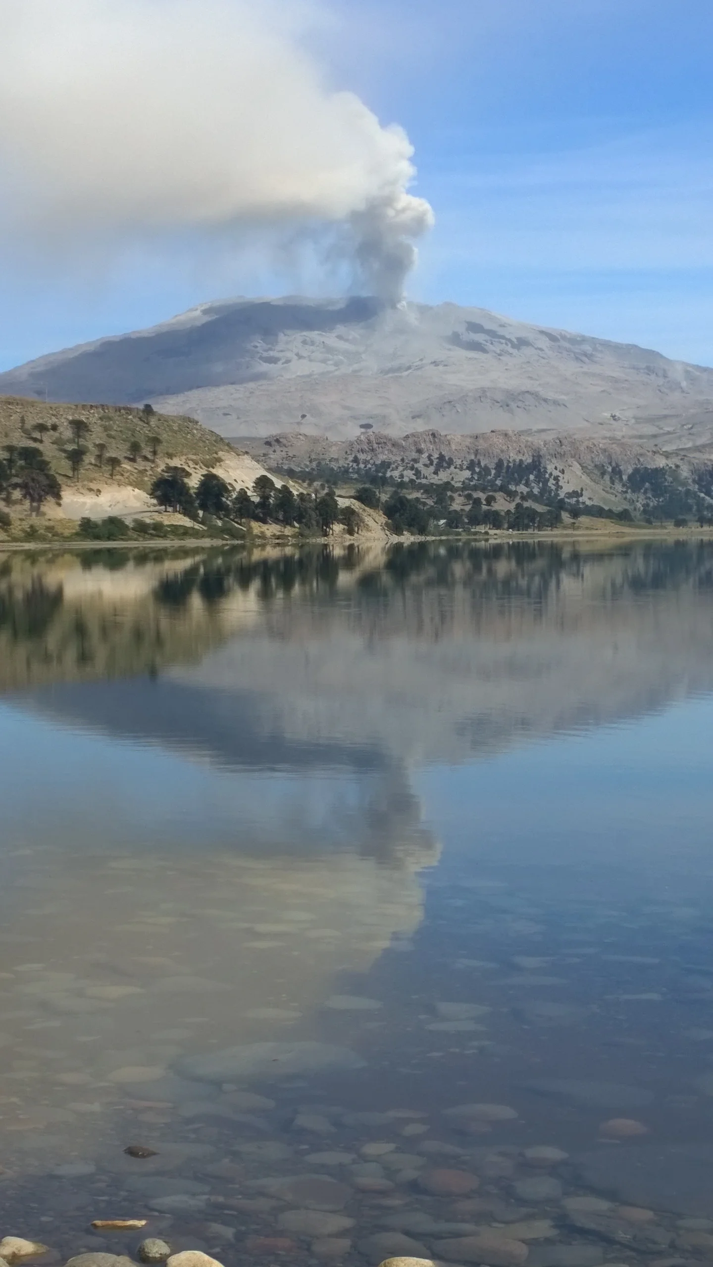 Copahue's eruption and Copahue's eruption on the other side