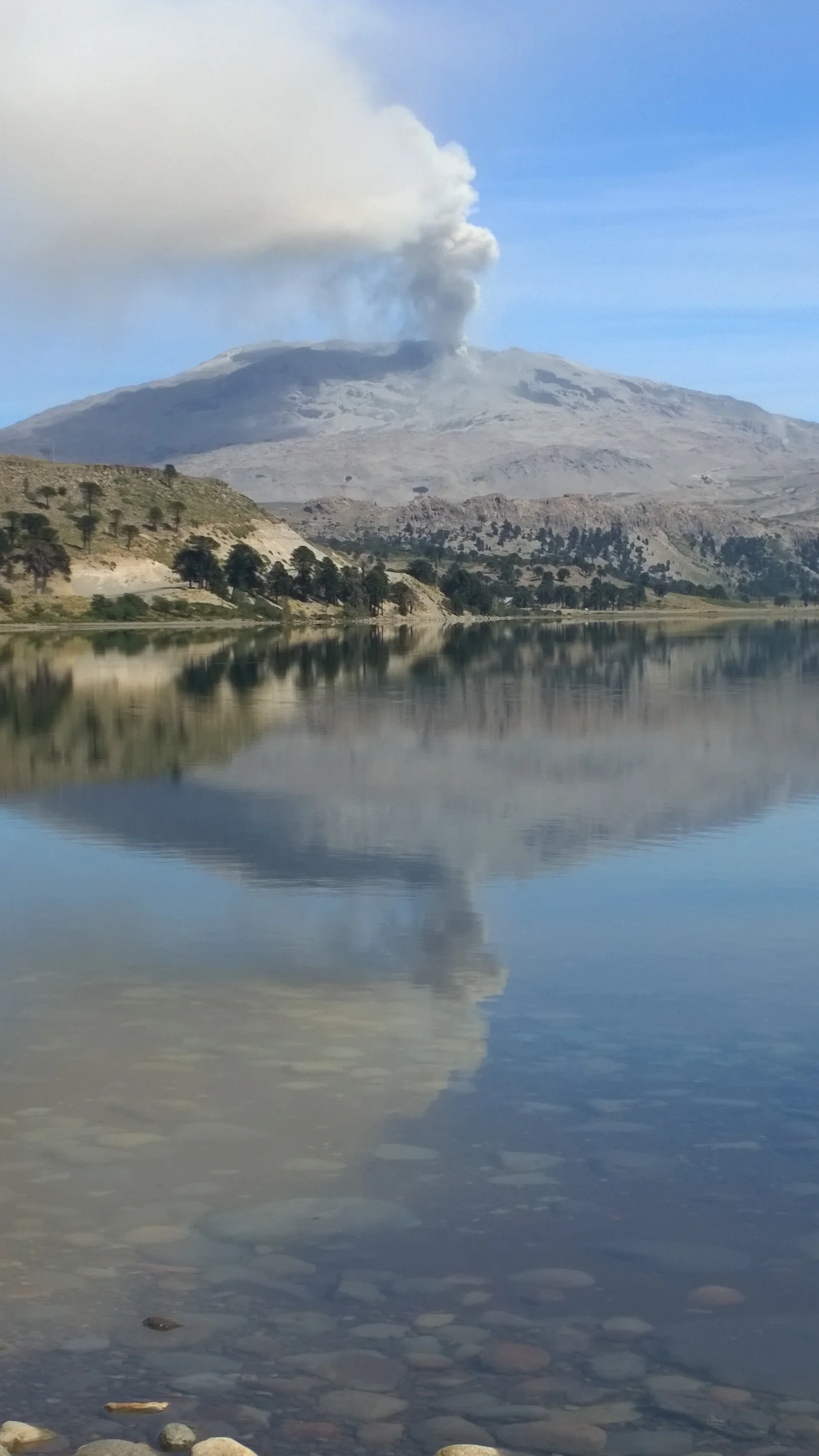 Copahue's eruption and Copahue's eruption on the other side