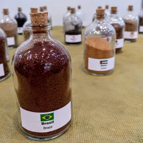 A arte das cores do solo.
