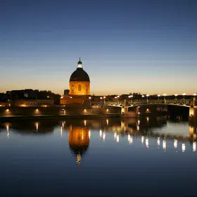 The moon watching over the river Garonne in Toulouse