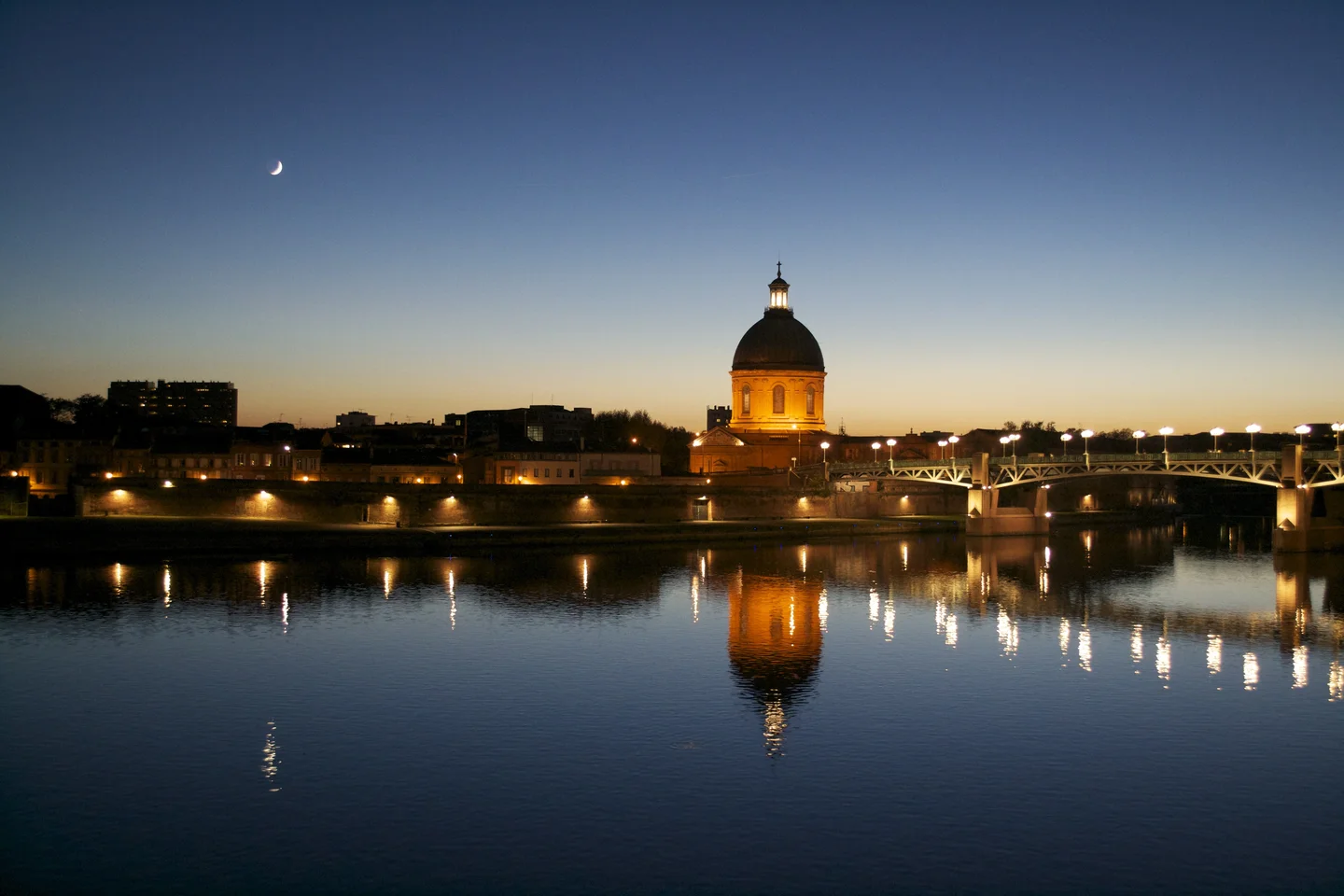 The moon watching over the river Garonne in Toulouse