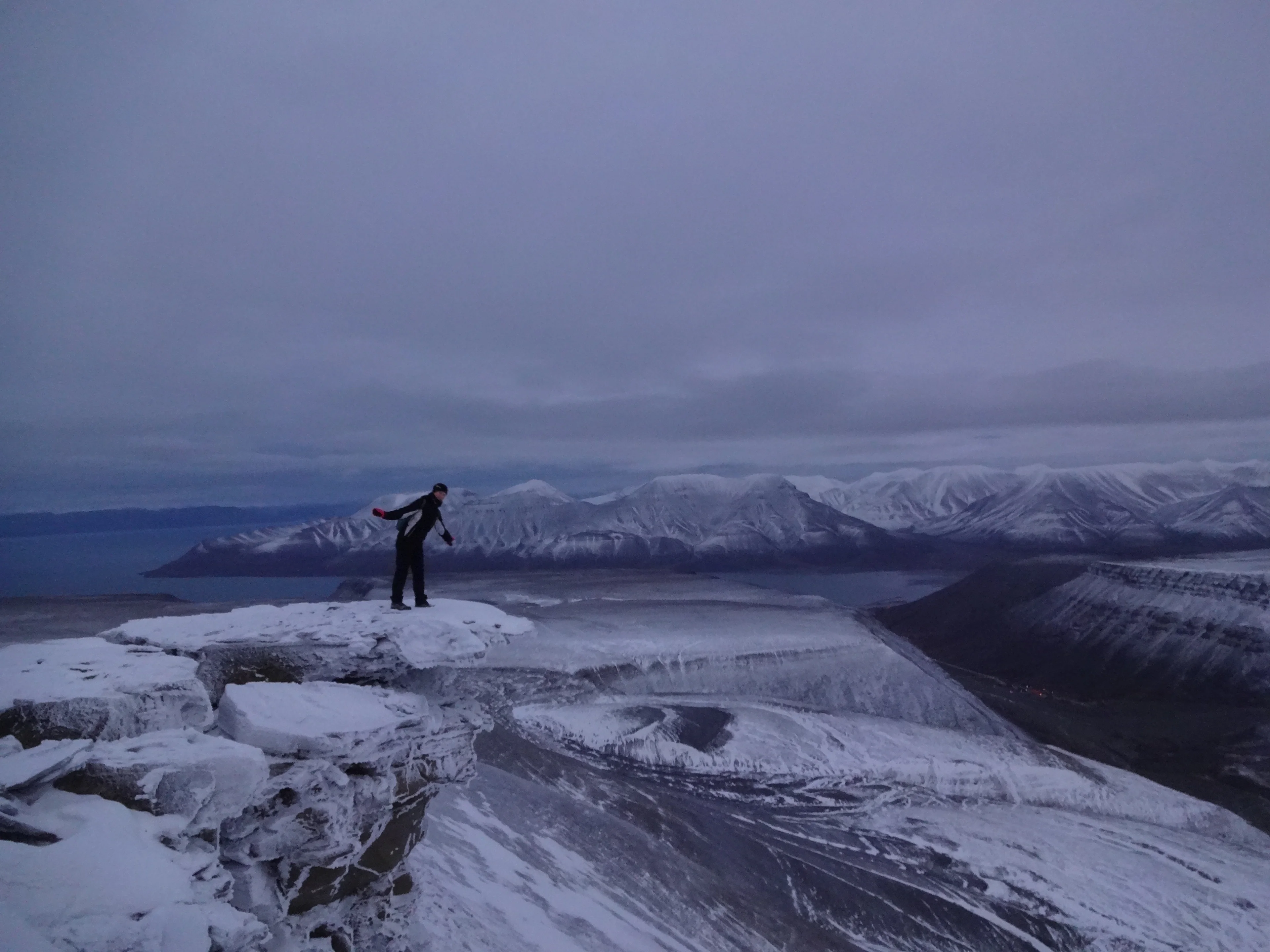 Hike to Nordenskiöldtoppen,  1053m high peak near Longyearbyen, Svalbard