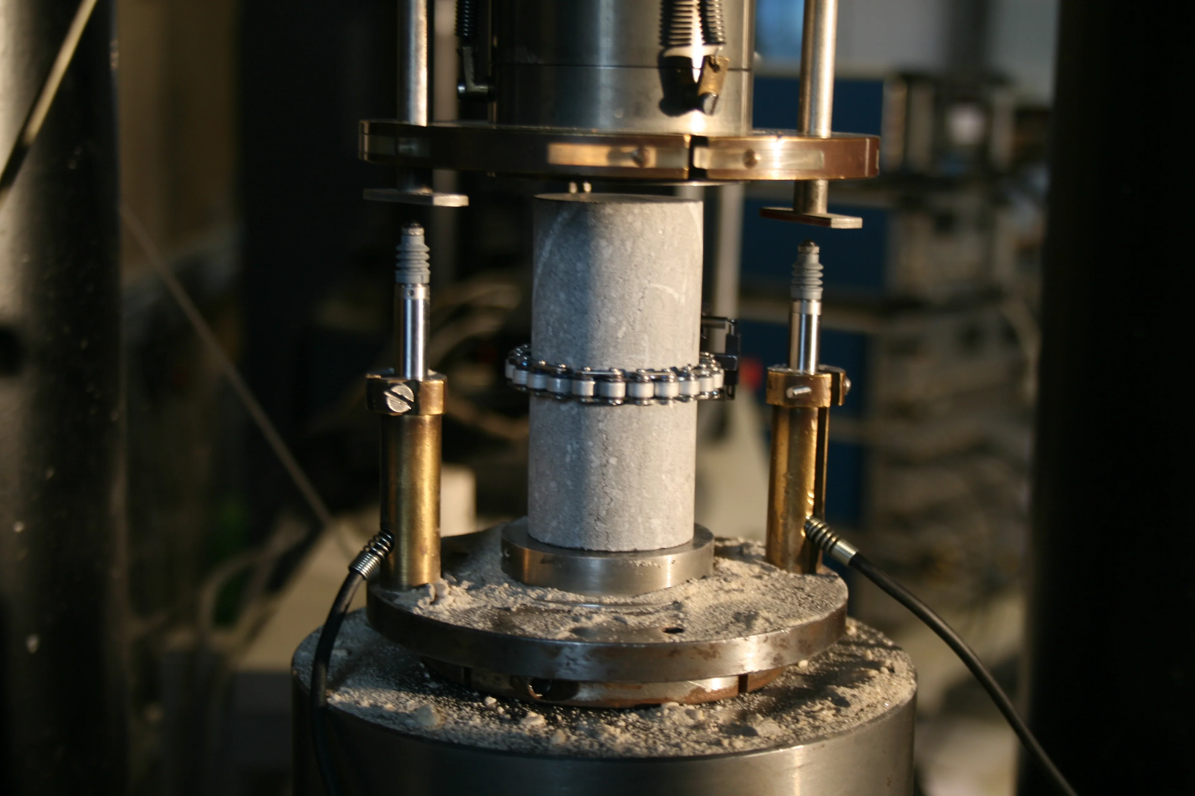 Rock Fracturing in an Earth Science laboratory