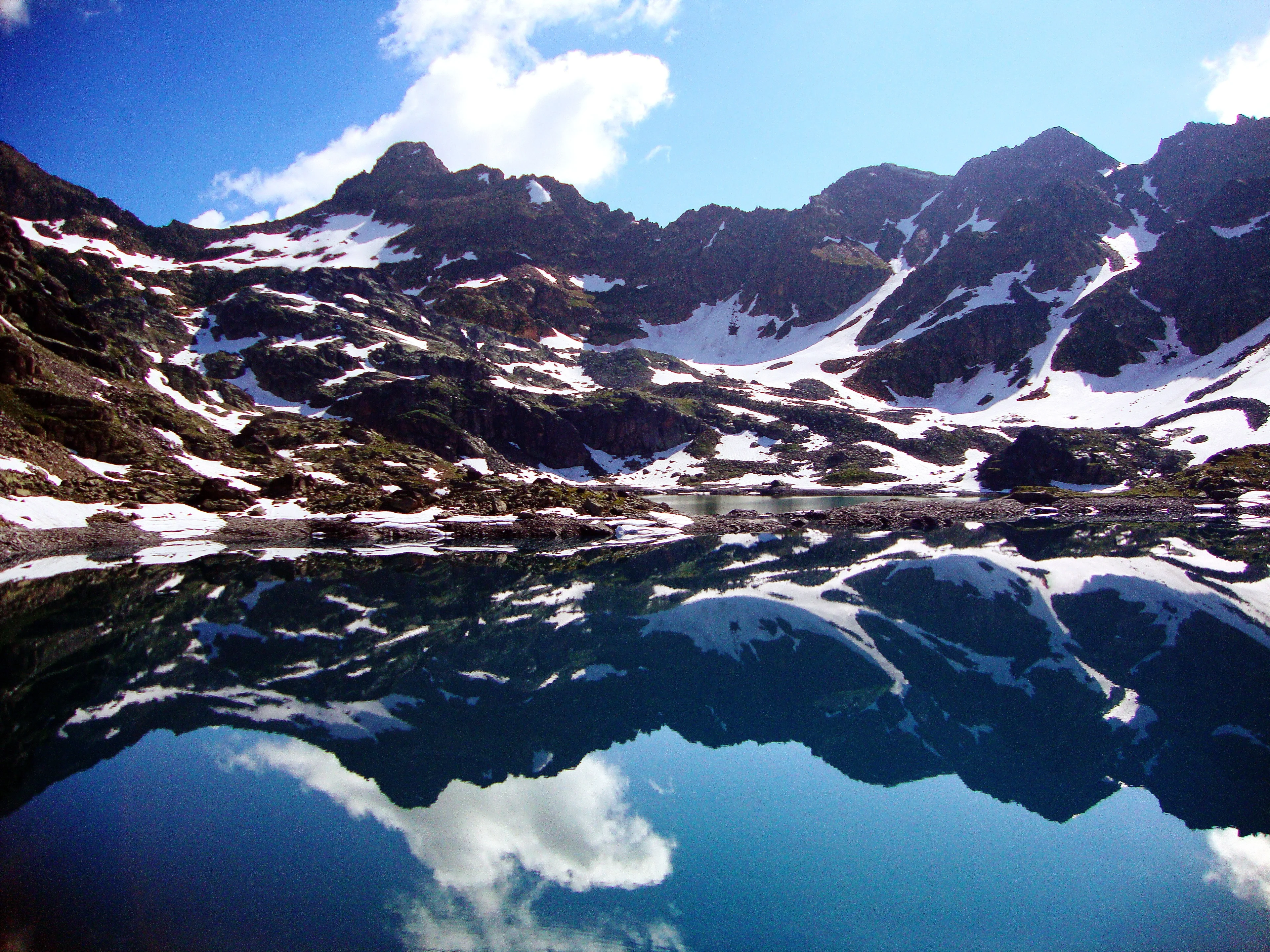 Early Summer morning reflections (Rabuons, France)