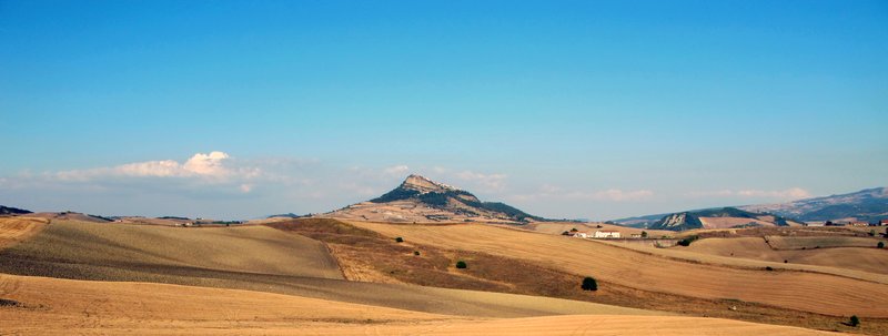 CAIRANO: clouds and wheat