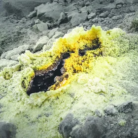 A slightly different fissure