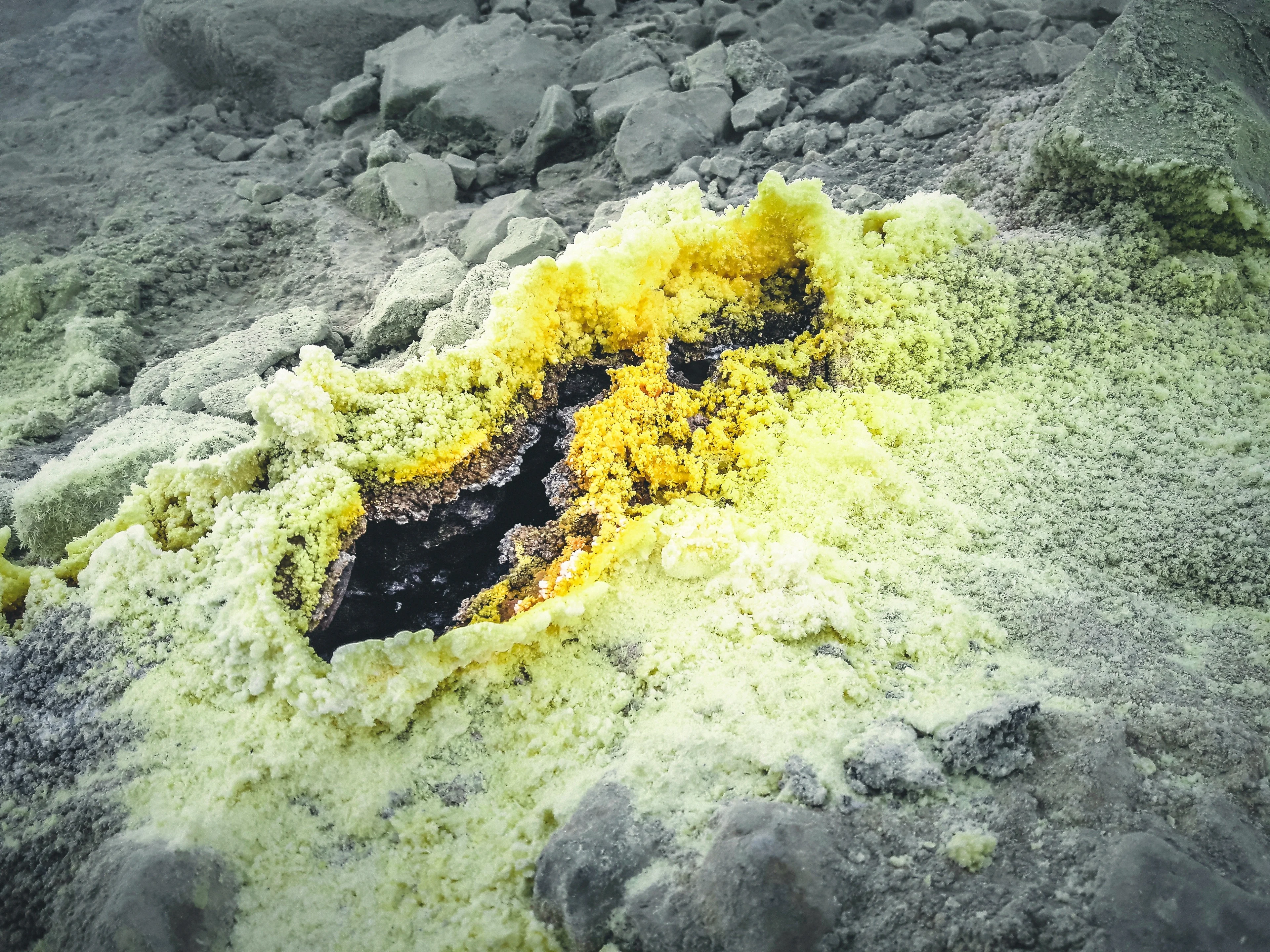 A slightly different fissure