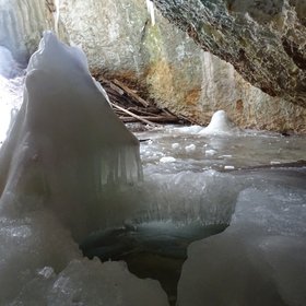 Ice melting in the Focul Viu Ice Cave