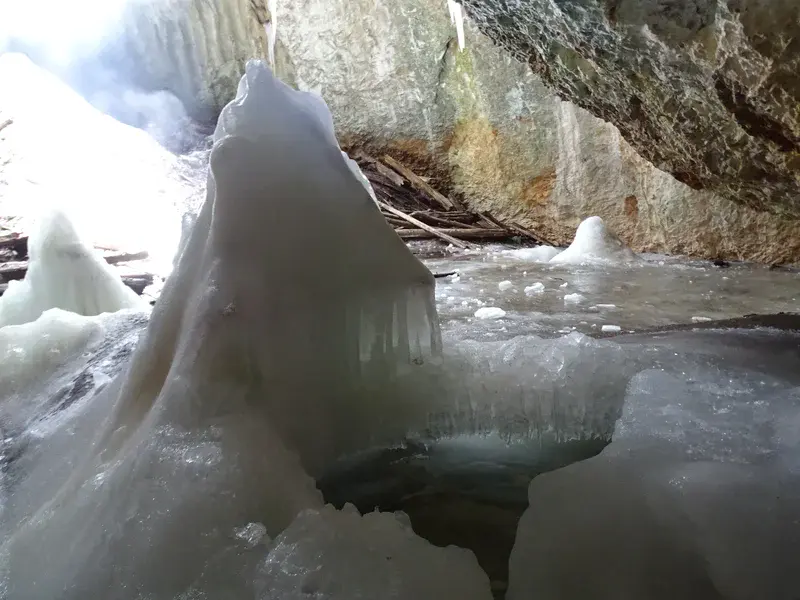 Ice melting in the Focul Viu Ice Cave