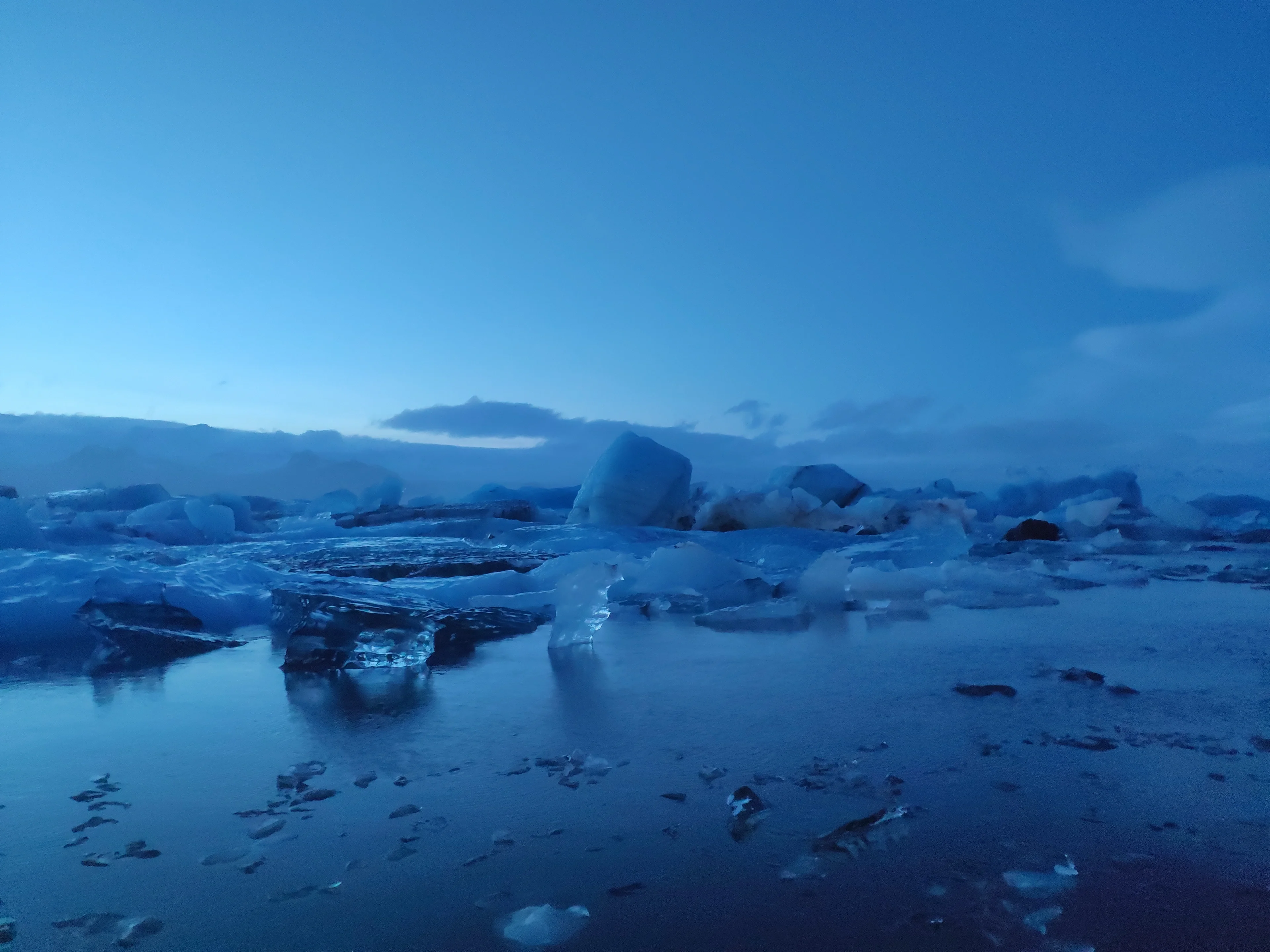 the blue world in JÖKULSÁRLÓN GLACIER LAGOON