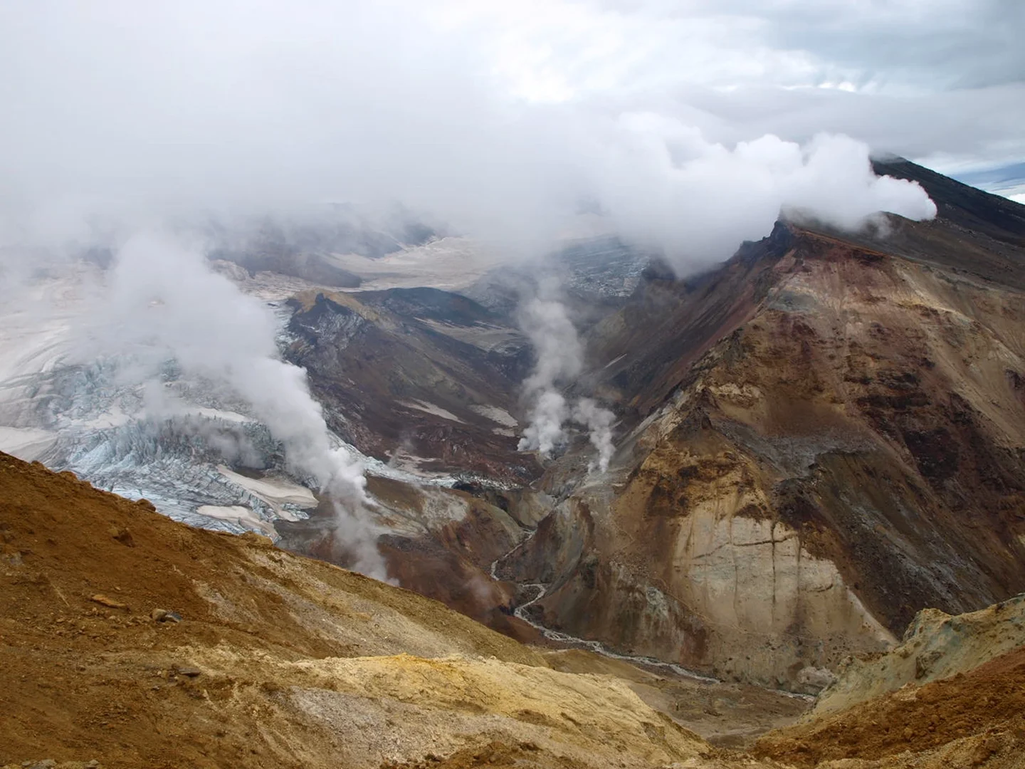 On the way to the  Mutnovsky volcano