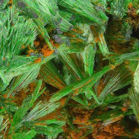 Malachite crystals with Fe-oxides