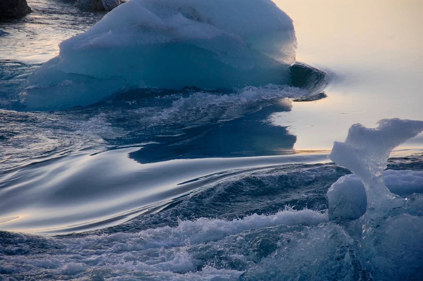 The Icy Laminar Mirror