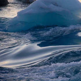 The Icy Laminar Mirror