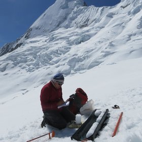 Balance de masa glaciar-glaciar Artesonraju-cordillera Blanca-Perú
