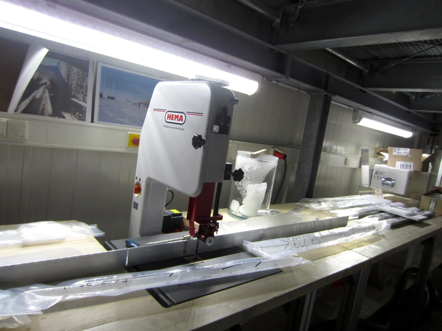 Ice Core Laboratories - AWI