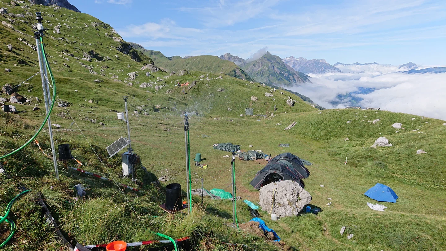 Artifical rainfall experiment on a glacial moraine
