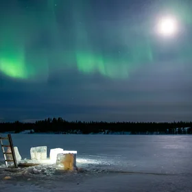 Ice-hole swimming under the aurora