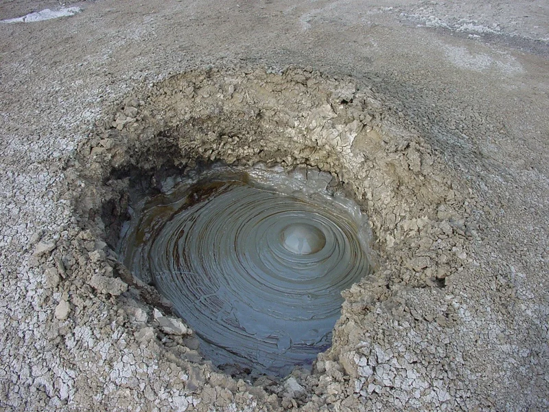 Azerbaijan, Kobustan area, Mud volcano  (salse)