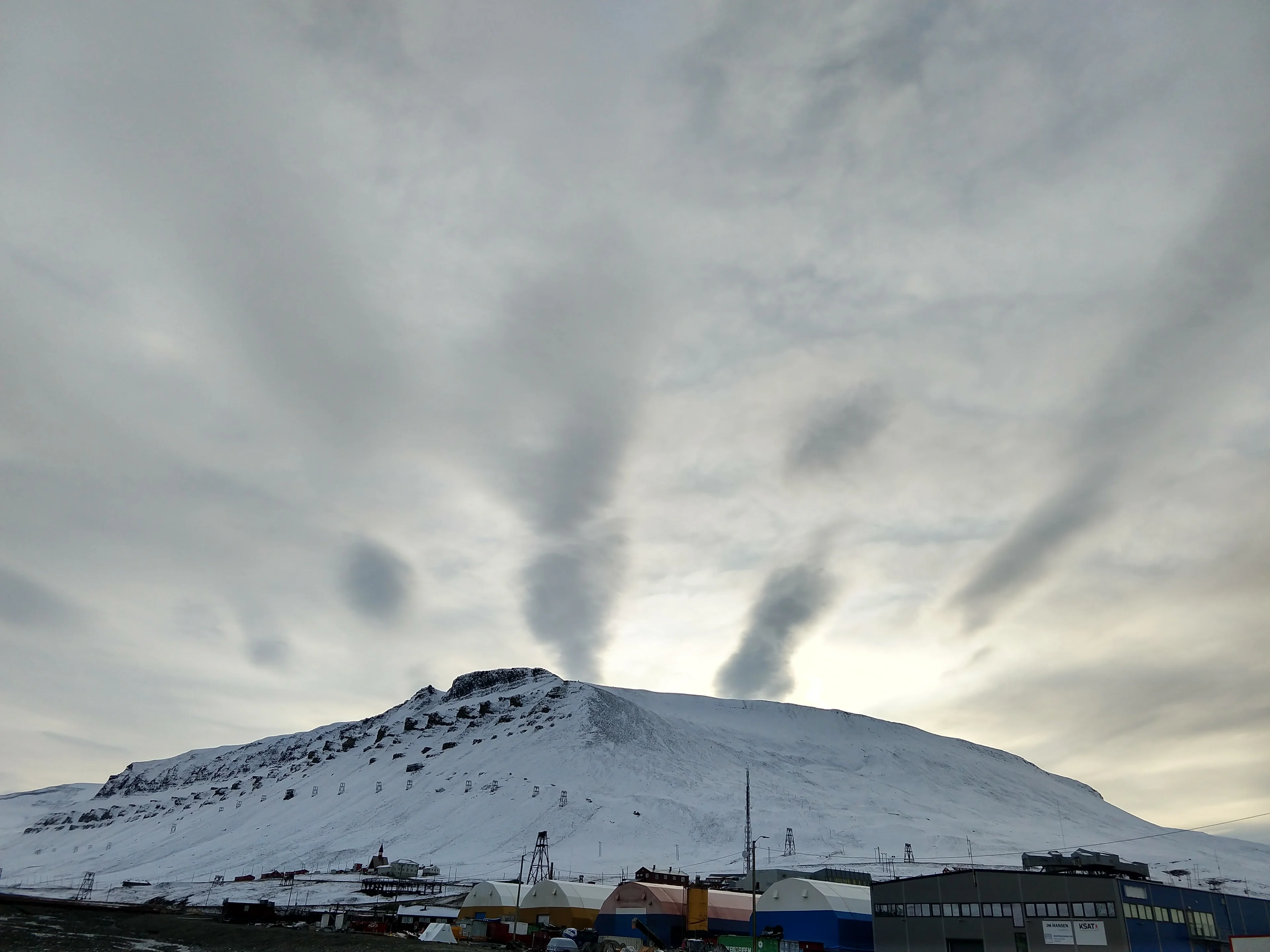Arctic Gravity waves onset