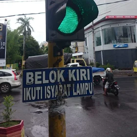Broken traffic light