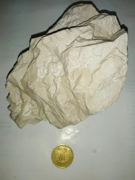 Kaolinite (Al2Si2O5(OH)4)