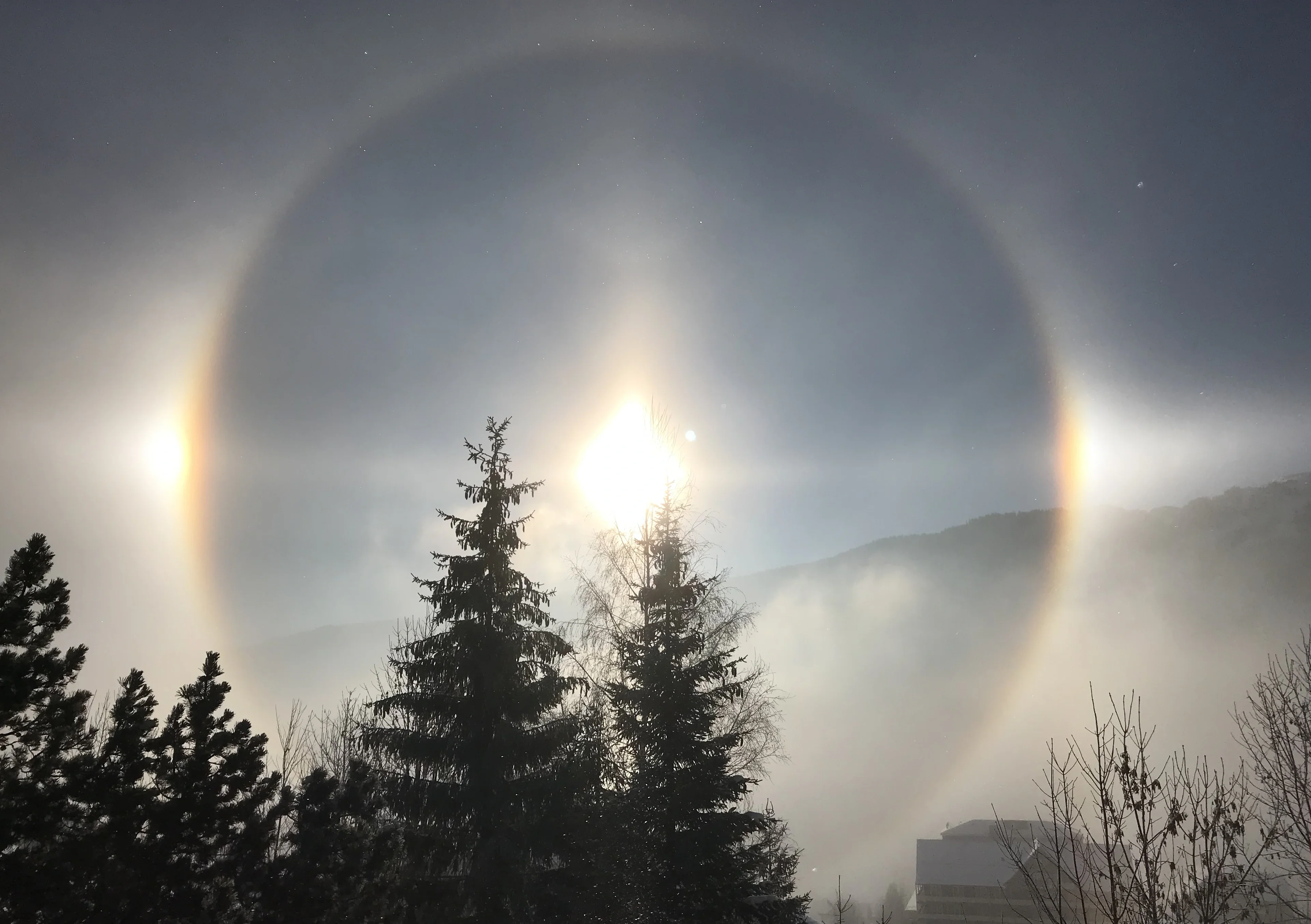 A glittering morning -- solar halo with sundogs