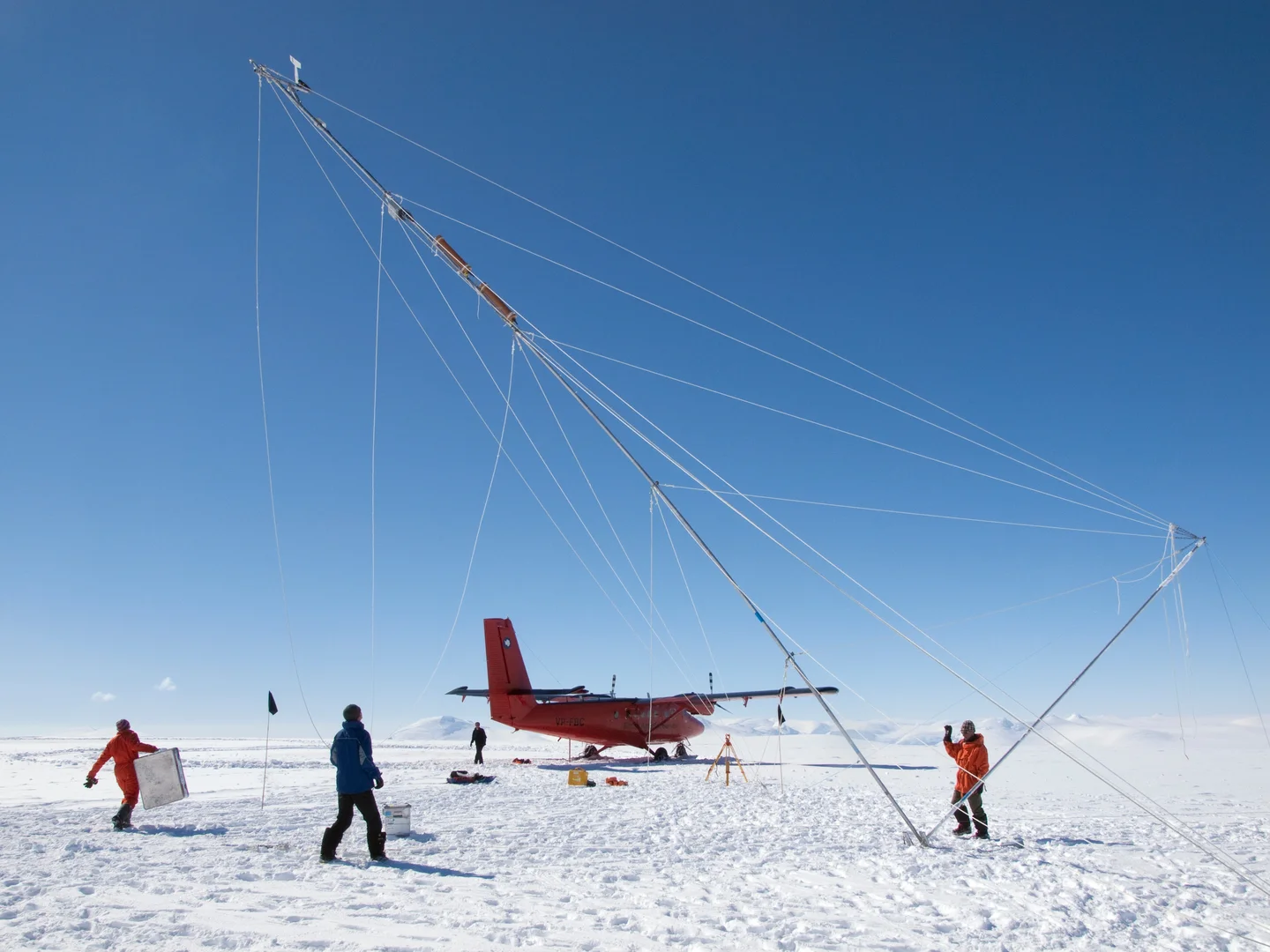 Erecting a tall automatic weather station high on the Antarctic Peninsula