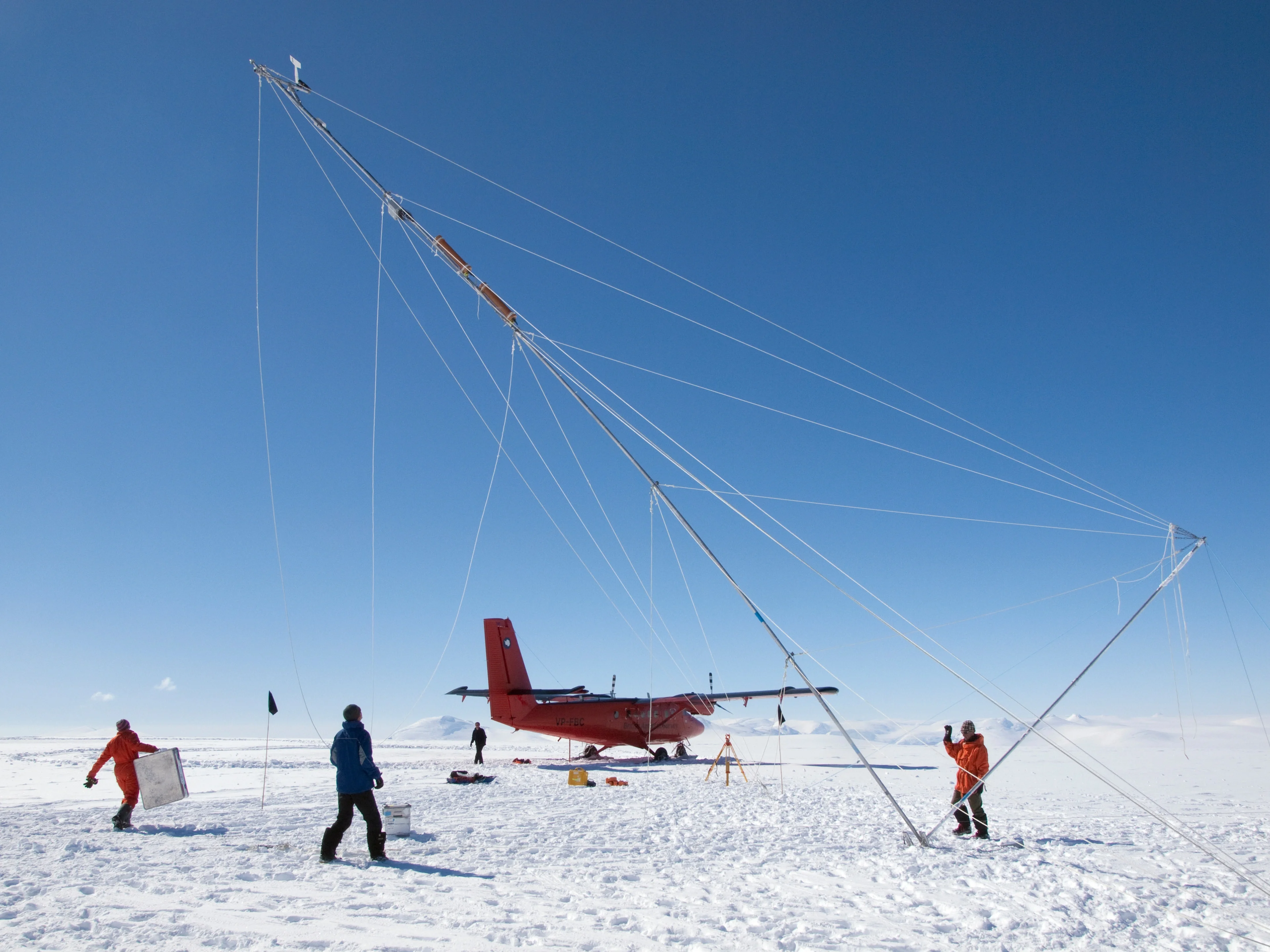 Erecting a tall automatic weather station high on the Antarctic Peninsula