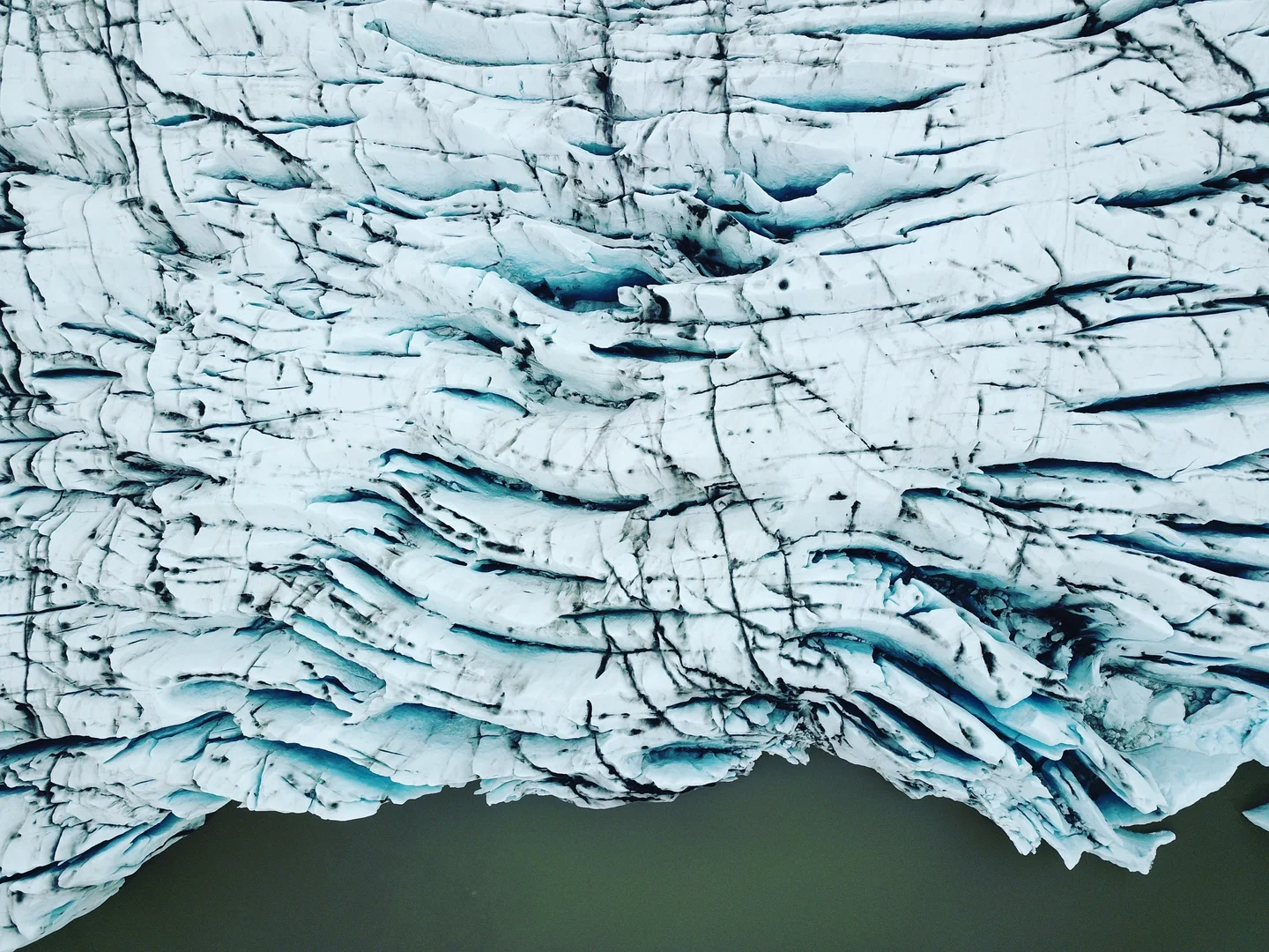 Crevasse patterns at the Fjallsjökull calving margin