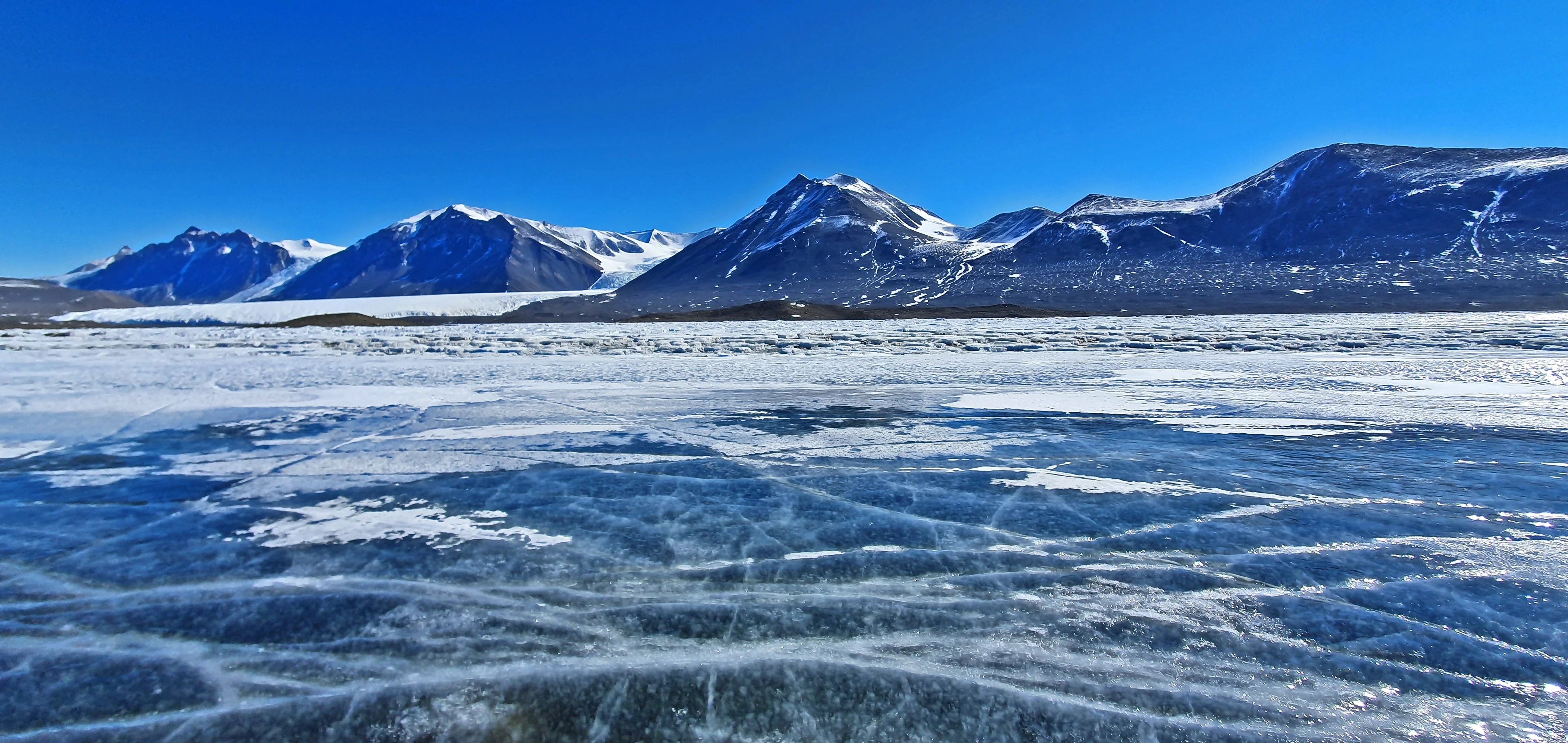 Lake Fryxell , Taylor Valley.