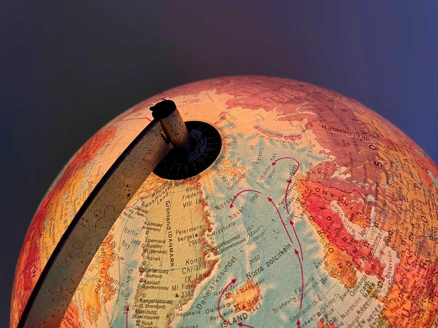 Internal glow globe - Arctic