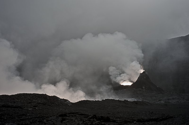 Explosion inside the condensed emisssions of Nyiragongo