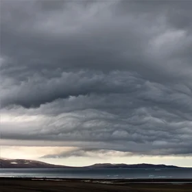 Opposing autumn winds in Greenland
