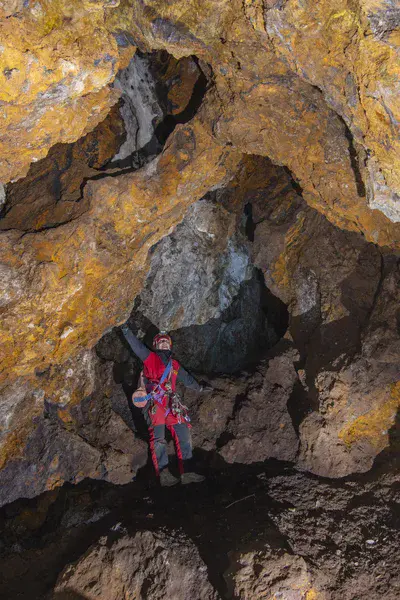 Skarn deposit in Etruscan-Roman mine, mining void