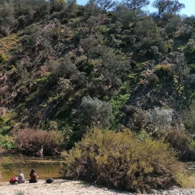 Lunch in front of the fault or two hours walking to reach a beach in the mountains