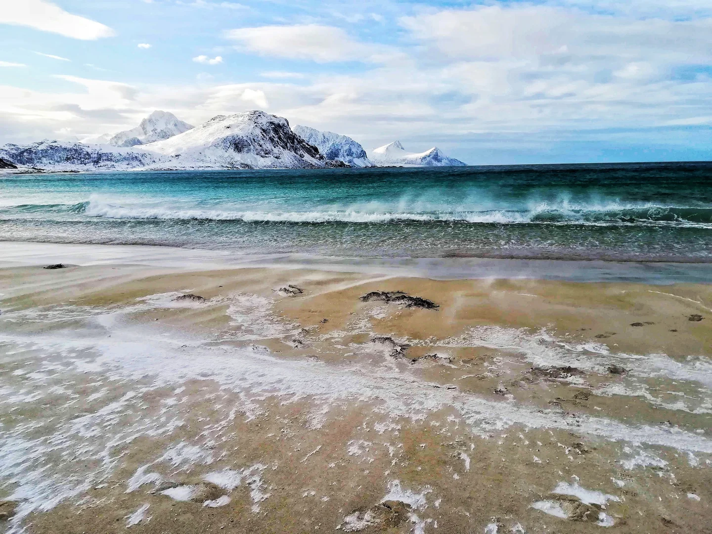 Wind against the waves