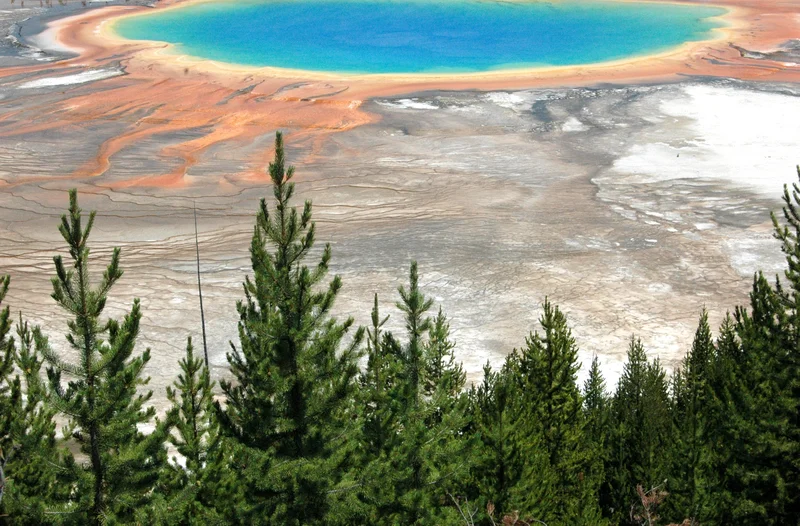 Nature loves rainbows - Yellowstone N.P.