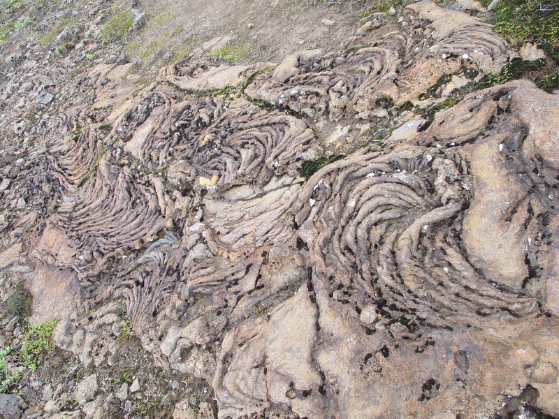 A Gordian Knot of basalt