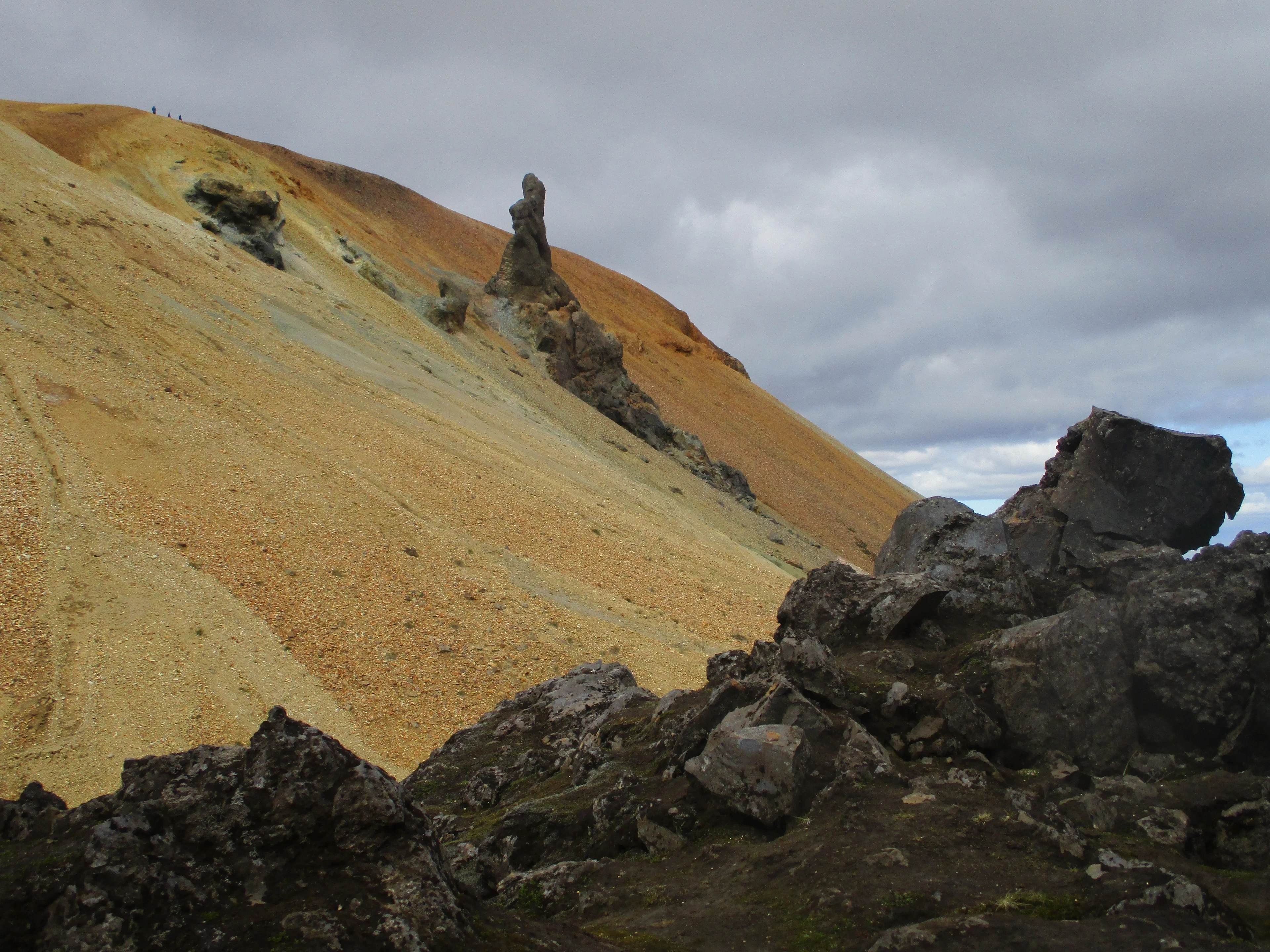 The sulphur wave's black finger