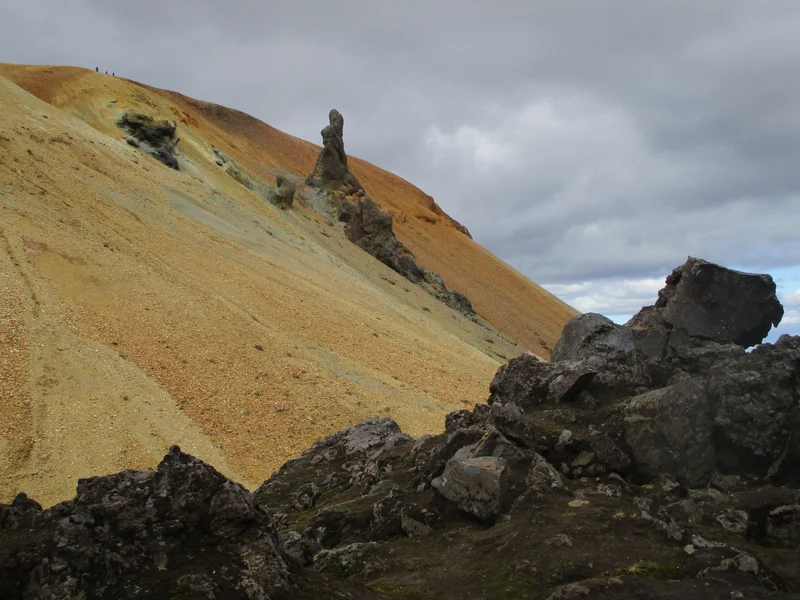 The sulphur wave's black finger