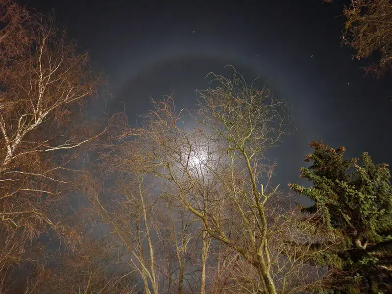 Moon's halo due to refraction of light from ice crystals