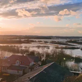 A beautiful sun after a flood
