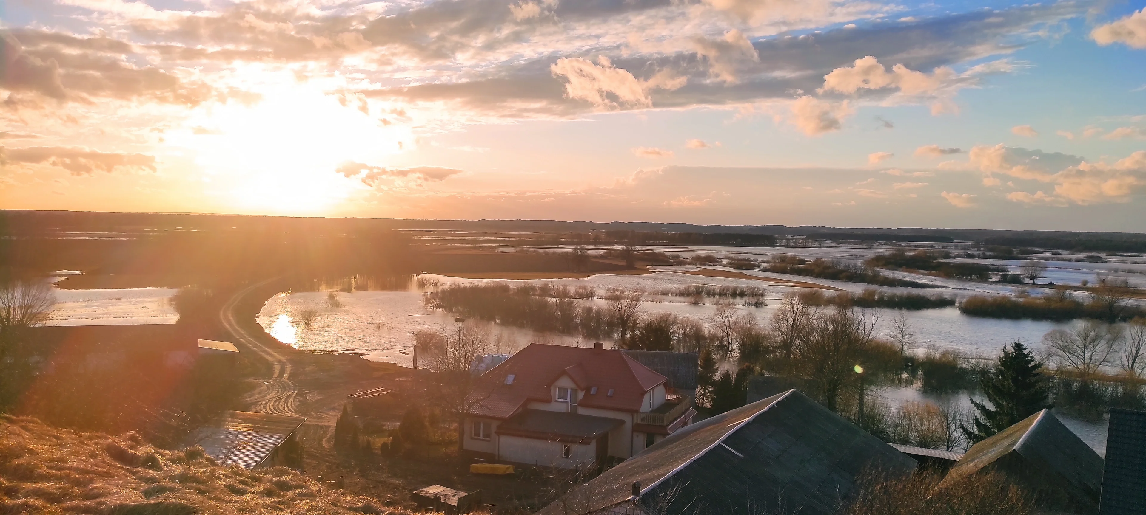 A beautiful sun after a flood