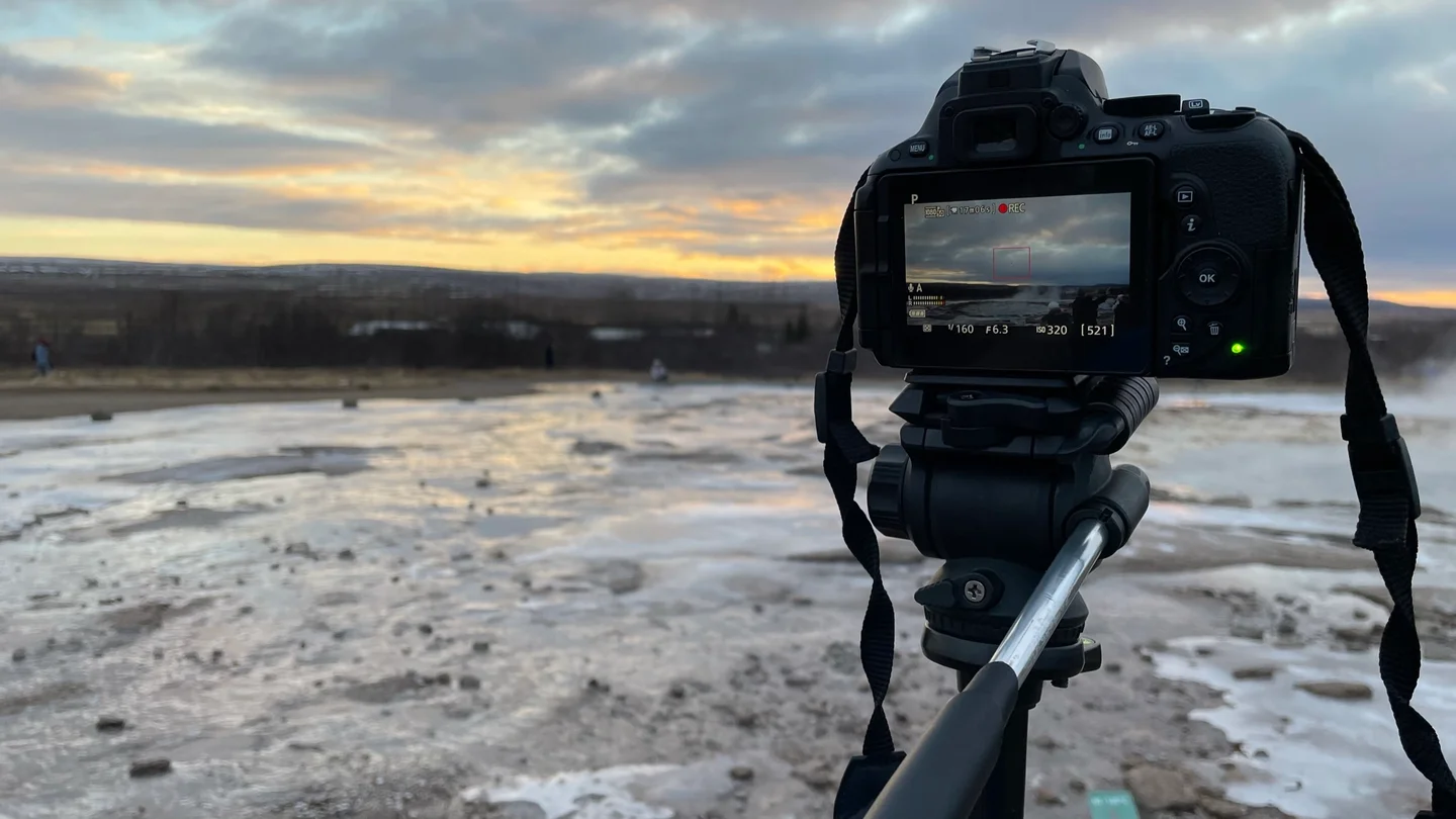Waiting for The Great Geysir to erupt
